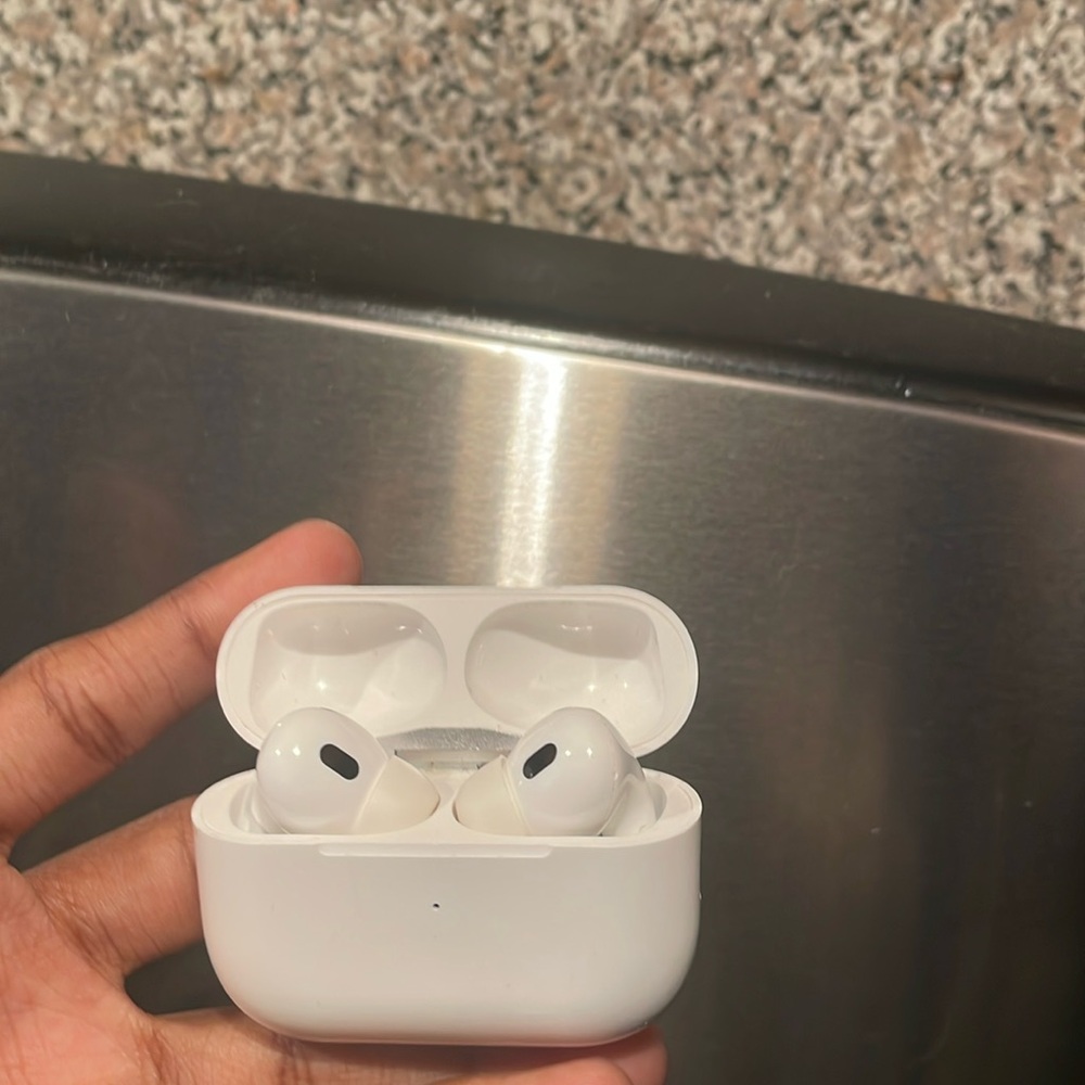 Barely used AirPods Pro’s dm me for prices under 170$+